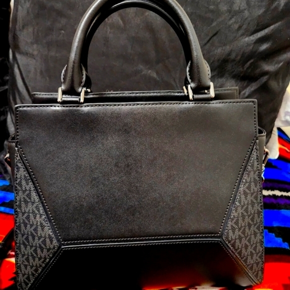 Michael Kors bag, Medium size, brand new. Comes with dust bag. - Picture 2 of 12